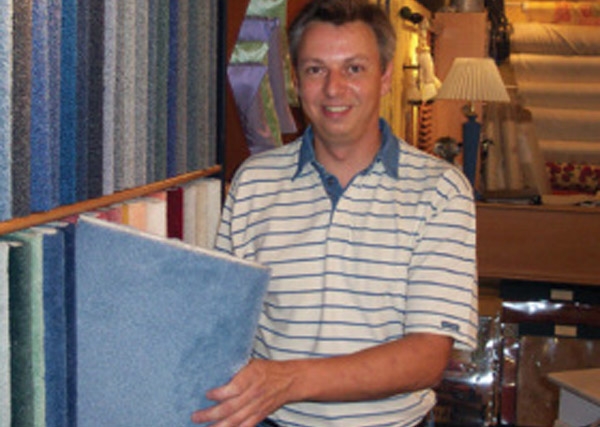 Henrik Stæhr Jørgensen i sin veludstyrede butik Henrik Stæhr Jørgensen i sin veludstyrede butik
