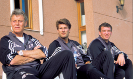 M�lmandstr�ner J�rgen Henriksen, cheftr�ner Michael Laudrup og tr�nerassistent John �Faxe� Jensen brugte tr�ningslejren til at ryste holdet sammen.
