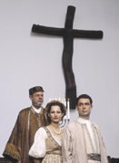 S�ren Elung Jensen, Karin R�rbech og Christian Steffensen er rolleindehaverne i Margrethekirkens Kaj Munk aften.