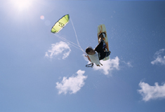 Kite-surfing er den store mode i Tarifa. (Foto: Kite Surfing)