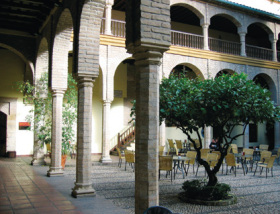 En smuk og harmonisk gårdhave i Córdoba En smuk og harmonisk gårdhave i Córdoba