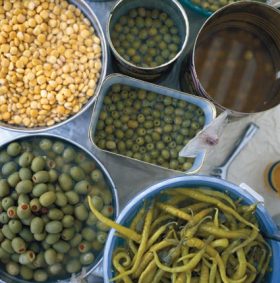 Nogle af ingredienserne til en lækker tapas. Foto fra Politikens bog om tapas Nogle af ingredienserne til en lækker tapas. Foto fra Politikens bog om tapas