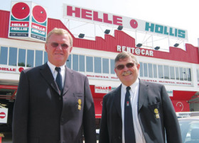 Holger Helle & Palle Johansen foran hovedkvarteret i Málaga Lufthavn Holger Helle & Palle Johansen foran hovedkvarteret i Málaga Lufthavn