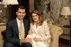 Kronprins Felipe, prinsesse Letizia og lille Leonor i sin f�rste offentlige fremtr�denFotos: Casa de Su Majestad el Rey / Borja.
