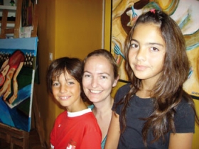 Caroline med sine to b�rn - Mathias p� 9 �r og Amanda p� 11 �r.