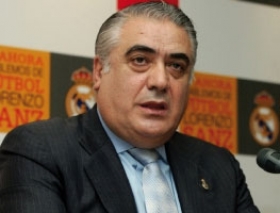 Lorenzo Sanz. Lorenzo Sanz.