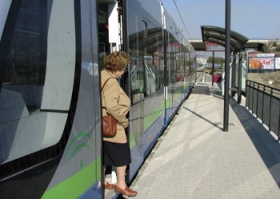 Den nye sporvogns manglende sikkerhed bekymrer i V�lez-M�laga.
