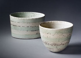 Fine eksempler på Karin Sauers raku-kunst. Fine eksempler på Karin Sauers raku-kunst.