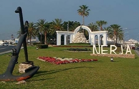 Der er dejligt og ordentligt i Nerja........Dette er indk�rslen til byen