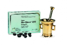 Coenzym Q10 er en vitamin-lignende substans, som celler behøver for at danne energi. Noget tyder på, at det også indgår i kroppens forsvar mod blandt andet sygdom forårsaget af frie radikaler, for forskere har observeret betydeligt lavere Q10-niveauer i c Coenzym Q10 er en vitamin-lignende substans, som celler behøver for at danne energi. Noget tyder på, at det også indgår i kroppens forsvar mod blandt andet sygdom forårsaget af frie radikaler, for forskere har observeret betydeligt lavere Q10-niveauer i c