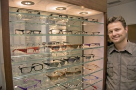 Claus Bentkjær har arbejdet hårdt på at gøre UniOptica til en succes. Nu kommer udvidelsen. Foto: Julio Sevillano. Claus Bentkjær har arbejdet hårdt på at gøre UniOptica til en succes. Nu kommer udvidelsen. Foto: Julio Sevillano.