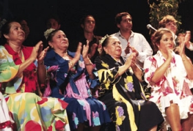 Flamenco er ikke blot turistbrochurernes unge smukke piger. Det er en del af hverdagen for sigøjnere i alle aldre. Flamenco er ikke blot turistbrochurernes unge smukke piger. Det er en del af hverdagen for sigøjnere i alle aldre.