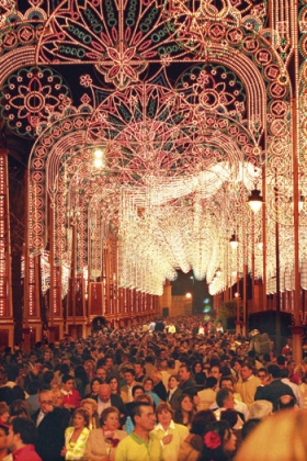 Om natten er hestene borte. Folket indtager feria�ens gader.