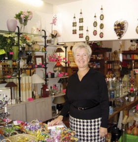 Britta har drevet butikken i 23 år. Britta har drevet butikken i 23 år.