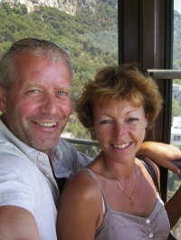 Dan Toldshøj og Dorte Andersen tog et par ture til Costa del Sol, før de flyttede permanent hertil i oktober 2006. Dan Toldshøj og Dorte Andersen tog et par ture til Costa del Sol, før de flyttede permanent hertil i oktober 2006.