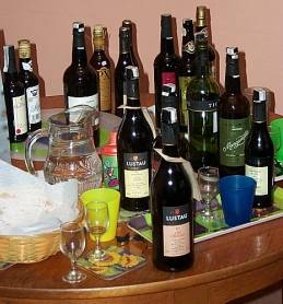 Sherry er faktisk en dejlig drik, specielt den tørre, som vi mener bør nydes iskold. Sherry er faktisk en dejlig drik, specielt den tørre, som vi mener bør nydes iskold.