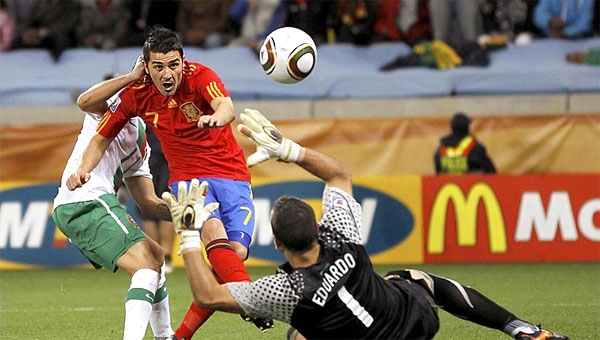 David Villa scorer for Spanien mod Portugal i VM2010