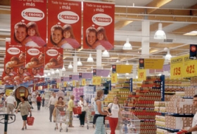 Eroski i V�lez-M�laga har f�et engelsktalende personale.Foto: J.D. Dallet.
