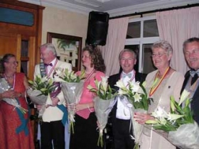 Og vinderne var .. Susanne Magnus, Mads Brygmann, Pernille Pleidrup, Egon Christensen, Kirsten Fleron og Freddy Jøhnk. Og vinderne var .. Susanne Magnus, Mads Brygmann, Pernille Pleidrup, Egon Christensen, Kirsten Fleron og Freddy Jøhnk.