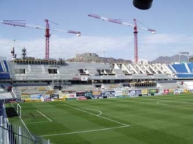 Billedet er taget den 15. februar - et stadion, der kun er halvt færdigt. Billedet er taget den 15. februar - et stadion, der kun er halvt færdigt.