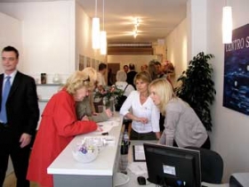 Receptionen blev velbesøgt. Receptionen blev velbesøgt.