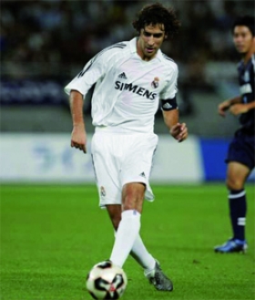 Raul er stadig en af de populære spiller i Real Madrid. Raul er stadig en af de populære spiller i Real Madrid.