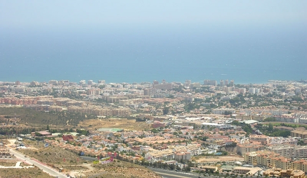 Benalmadena set oppe fra toppen af bjerget Benalmadena set oppe fra toppen af bjerget
